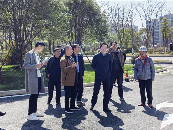 鄧永翔現場調研現代一體化停車場建設工程