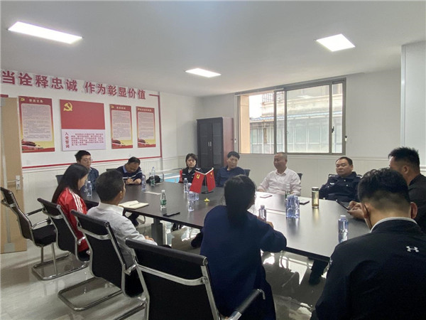 市古鎮(zhèn)公司聯(lián)合城警支隊(duì)赴豪德建材市場(chǎng)實(shí)地調(diào)研停車難問題