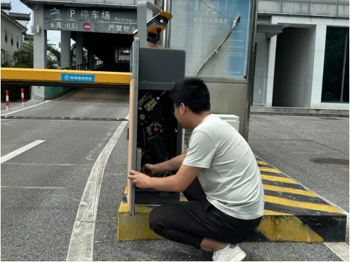 不懼高溫 “熱”力十足！致敬高溫下堅守崗位的古鎮(zhèn)工作者（一）