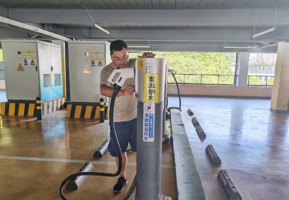 不懼高溫 “熱”力十足！致敬高溫下堅守崗位的古鎮(zhèn)工作者（一）