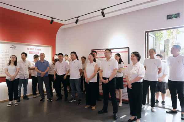 市古鎮(zhèn)投資公司黨委開展“黨建引領(lǐng)新征程，古鎮(zhèn)同心再出發(fā)”活動